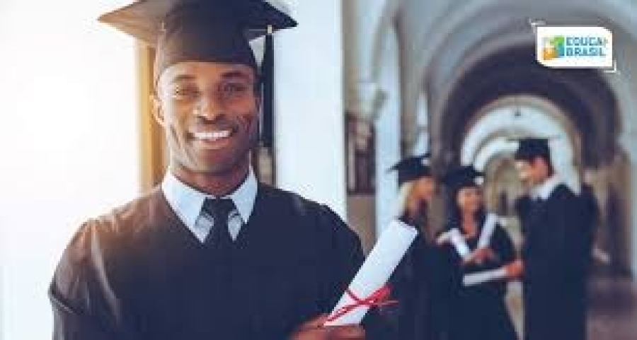 Golpes na internet e ofertas milagrosas: como os alunos caem na armadilha de comprar diploma